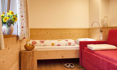 Lehrnerhof - Schlafzimmer in Zirbenholz
